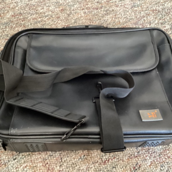 E BAGS laptop, briefcase, travel bag w free gifts - Picture 8 of 10